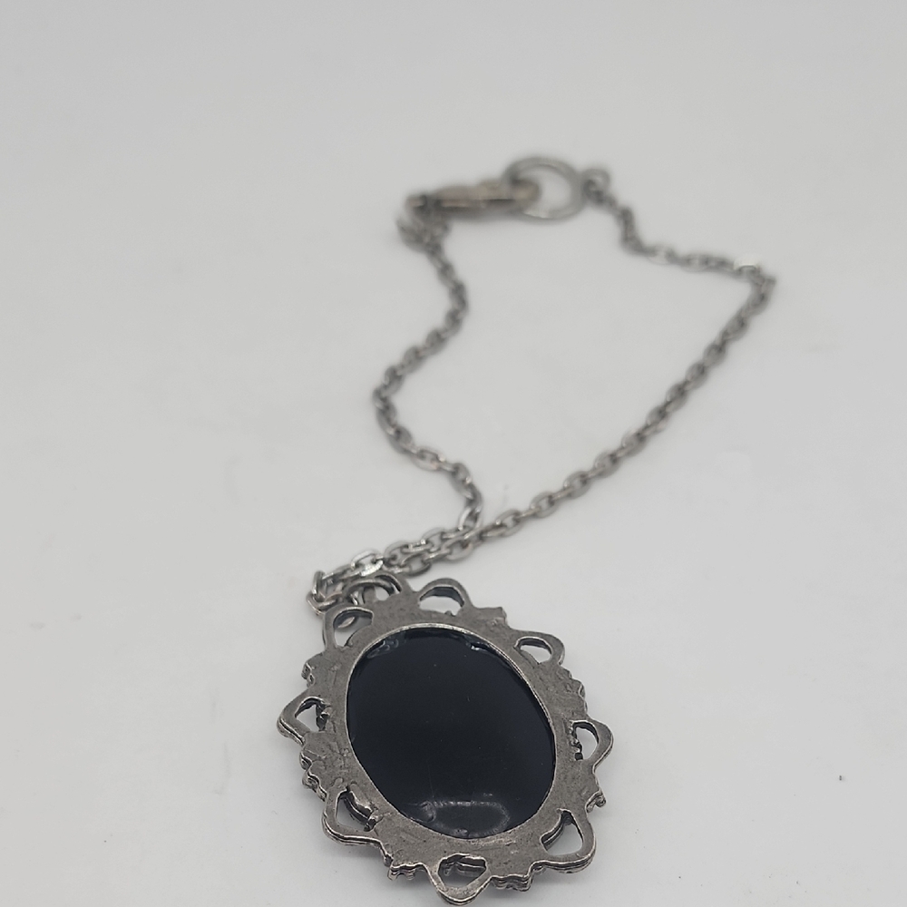 GASOLINE GLAMOIR Elegant Silver Butterfly CAMEO Necklace - Picture 5 of 6